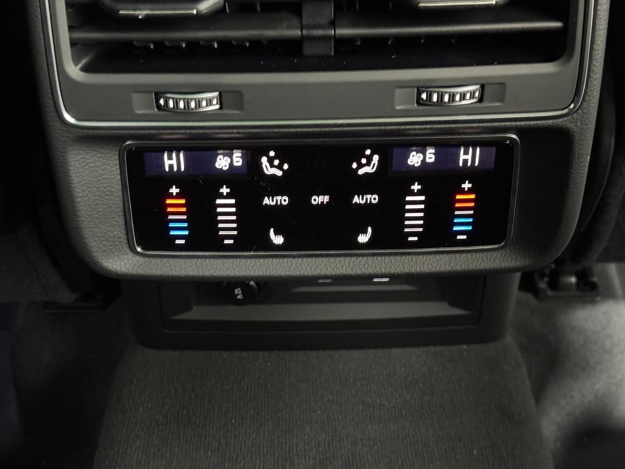 Audi Q8 Vehicle Full-screen Gallery Image 11