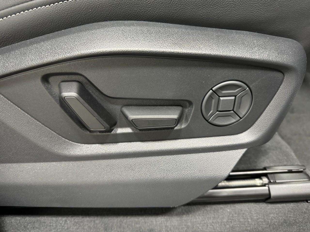 Audi Q8 Vehicle Full-screen Gallery Image 21