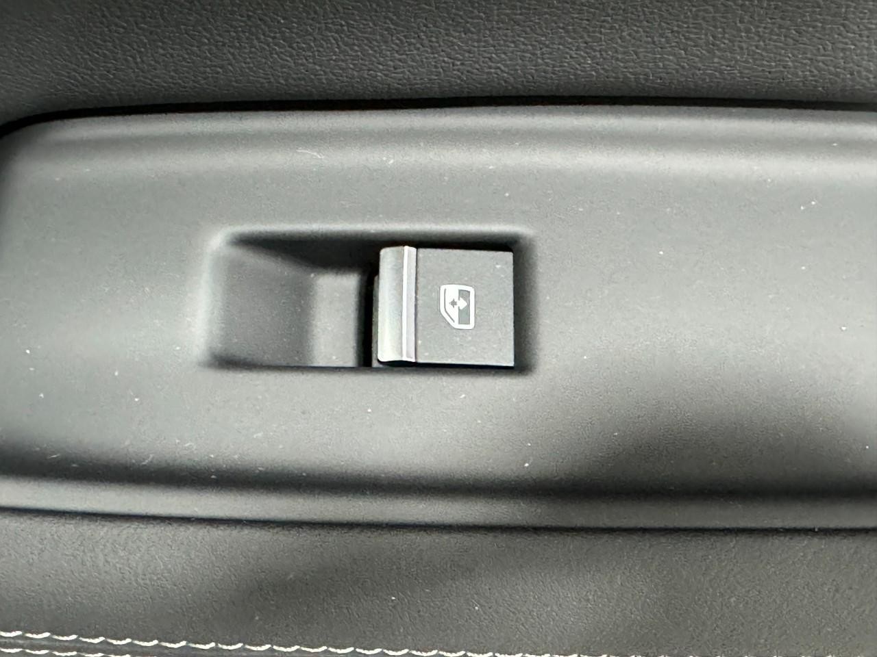 Audi Q8 Vehicle Full-screen Gallery Image 23