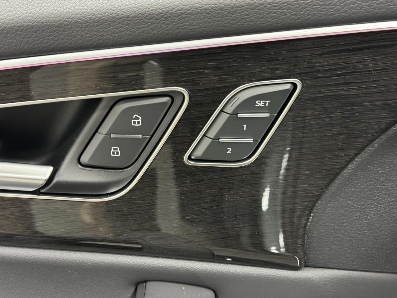 Audi Q8 Vehicle Full-screen Gallery Image 24