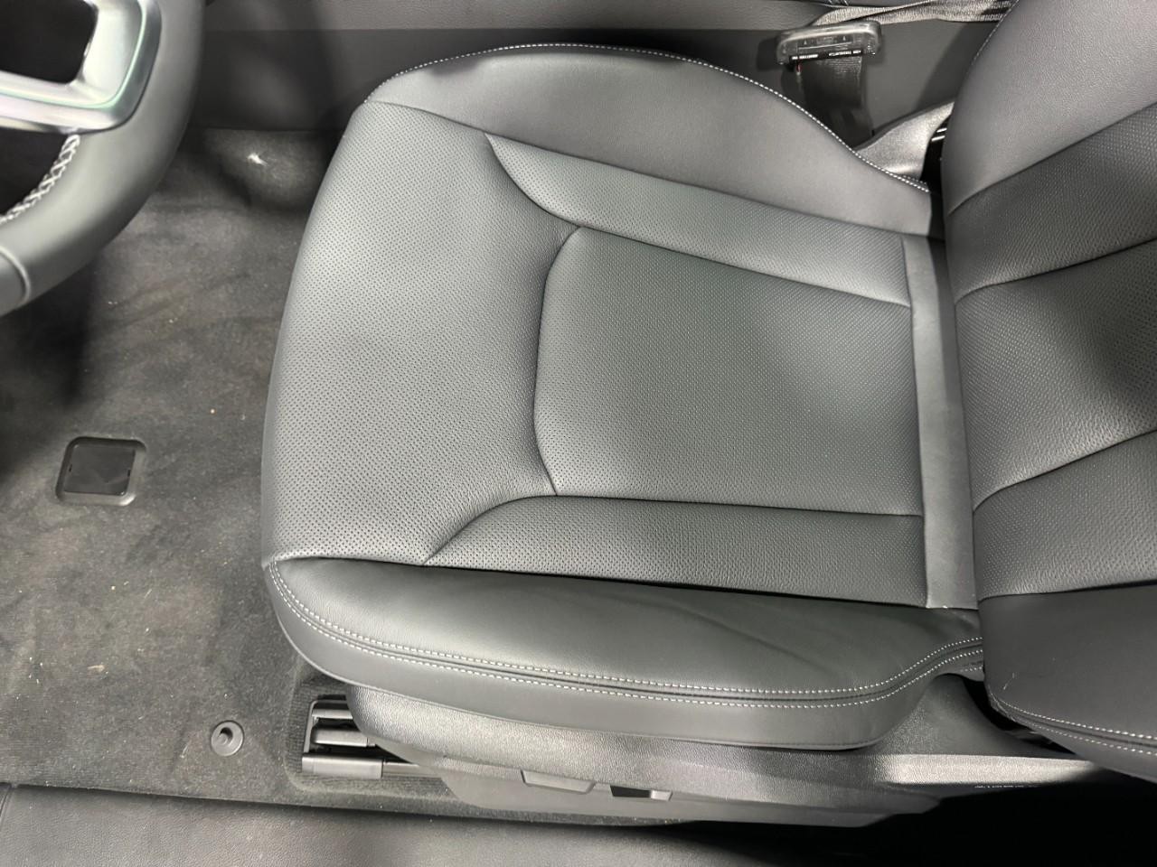 Audi Q8 Vehicle Full-screen Gallery Image 29