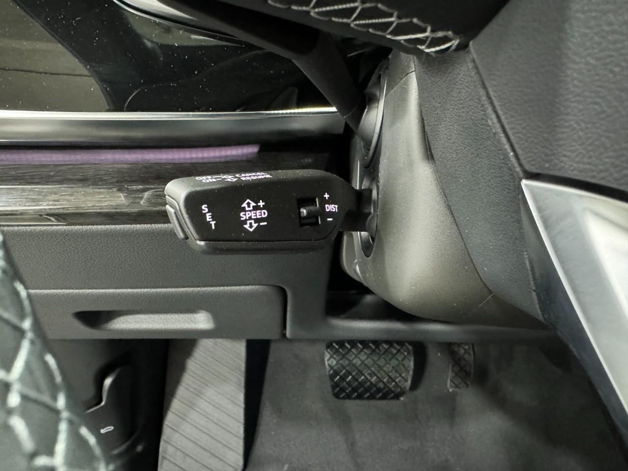 Audi Q8 Vehicle Full-screen Gallery Image 32