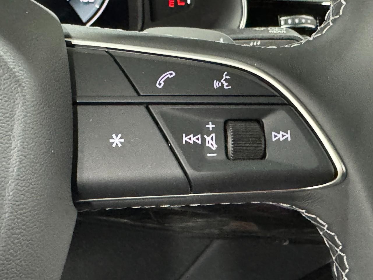 Audi Q8 Vehicle Full-screen Gallery Image 34