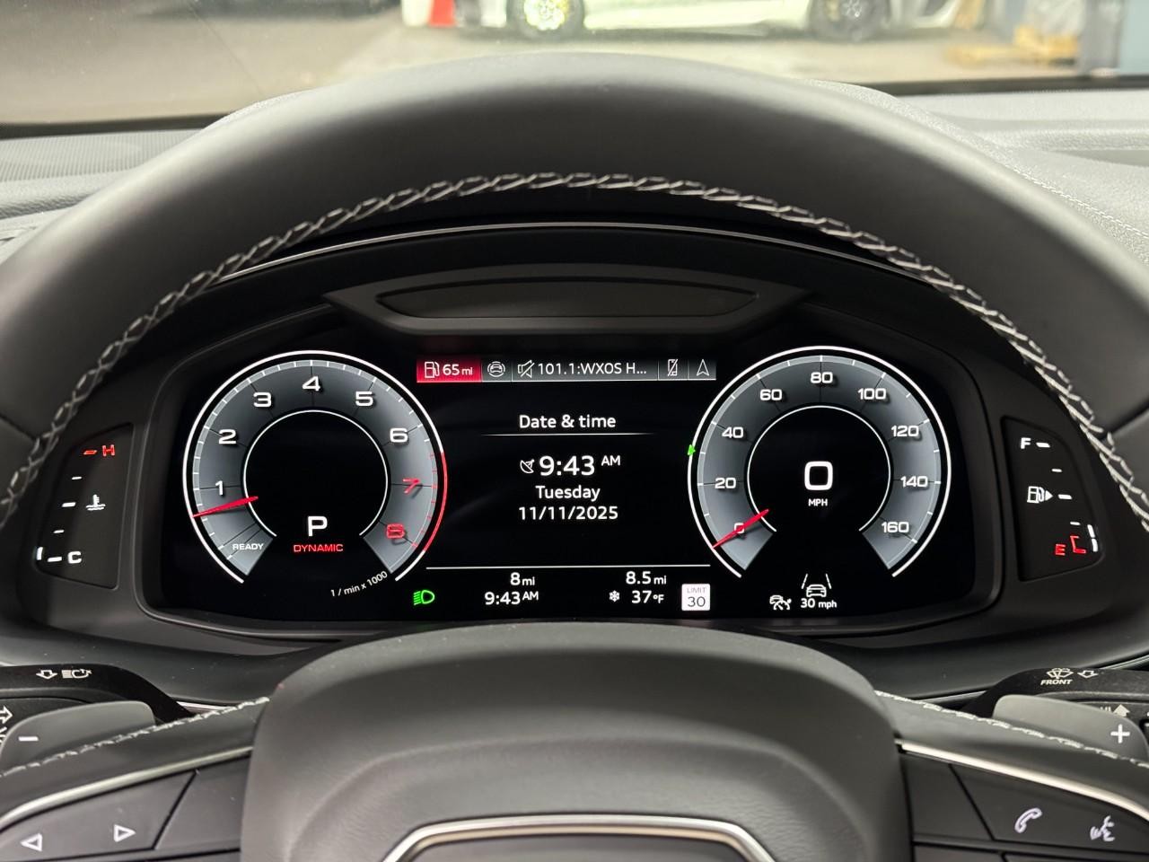 Audi Q8 Vehicle Full-screen Gallery Image 35