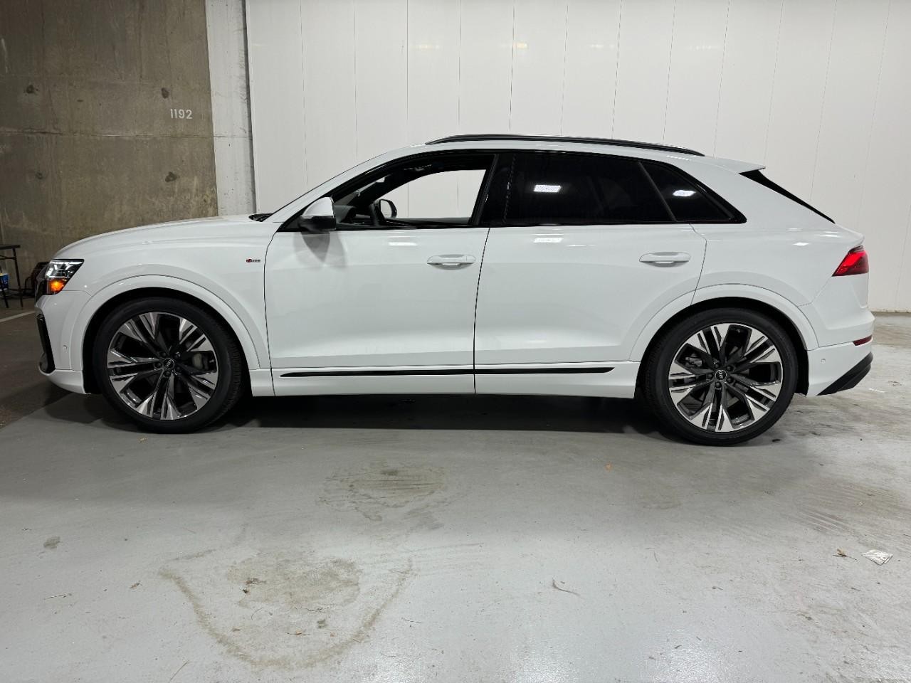 Audi Q8 Vehicle Full-screen Gallery Image 2