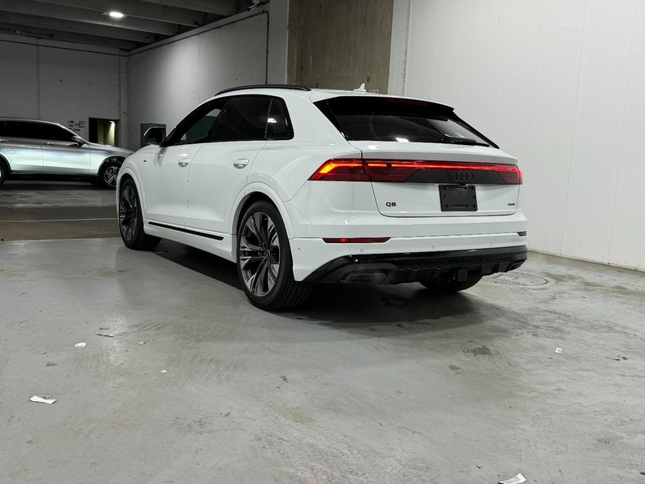 Audi Q8 Vehicle Full-screen Gallery Image 3