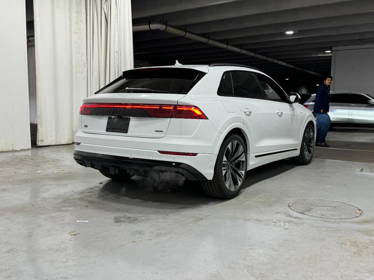 Audi Q8 Vehicle Full-screen Gallery Image 4