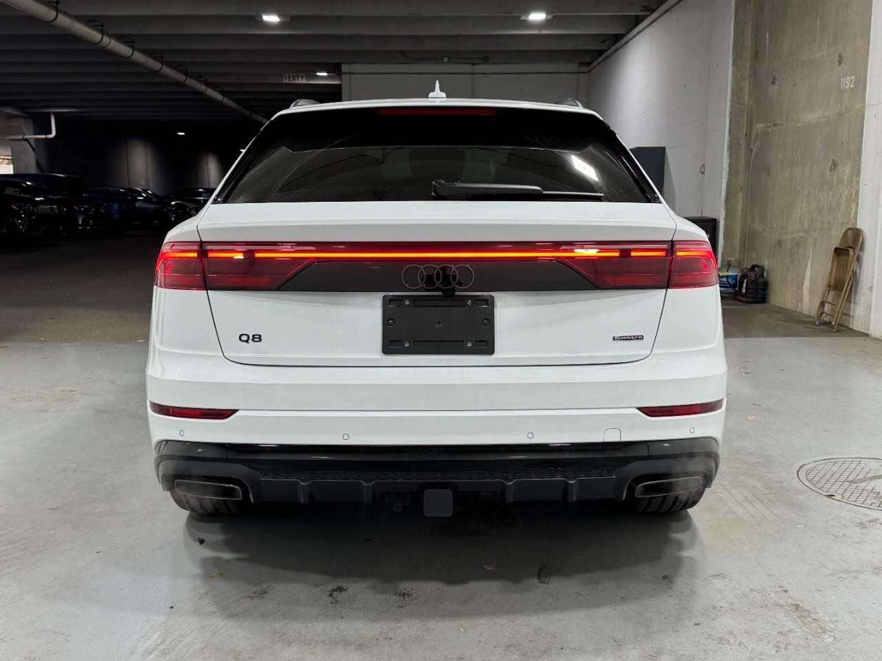 Audi Q8 Vehicle Full-screen Gallery Image 9