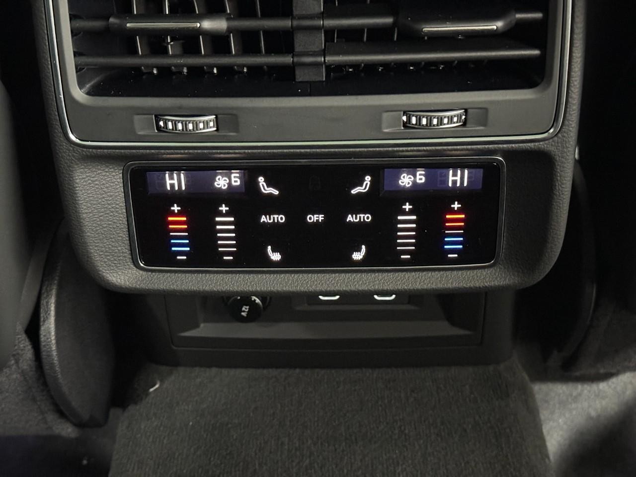 Audi Q8 Vehicle Full-screen Gallery Image 11