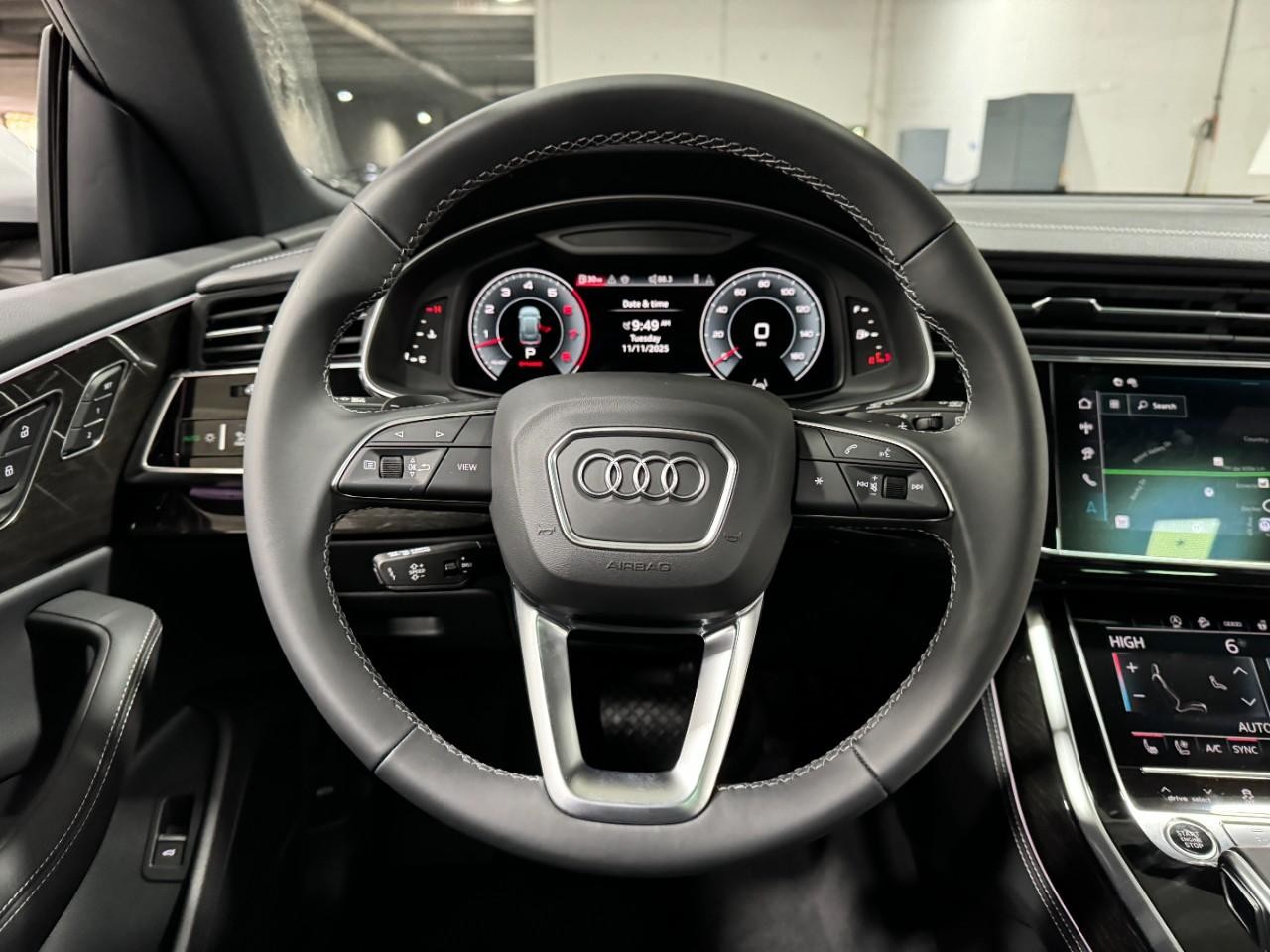 Audi Q8 Vehicle Full-screen Gallery Image 14