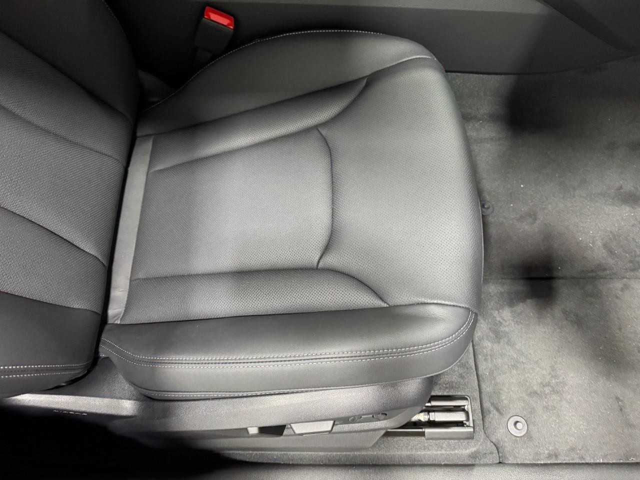 Audi Q8 Vehicle Full-screen Gallery Image 20