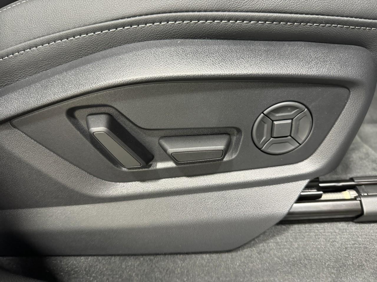 Audi Q8 Vehicle Full-screen Gallery Image 21