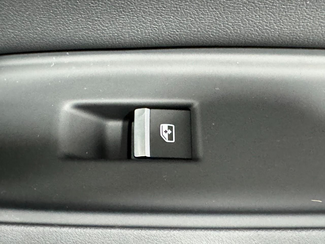 Audi Q8 Vehicle Full-screen Gallery Image 23