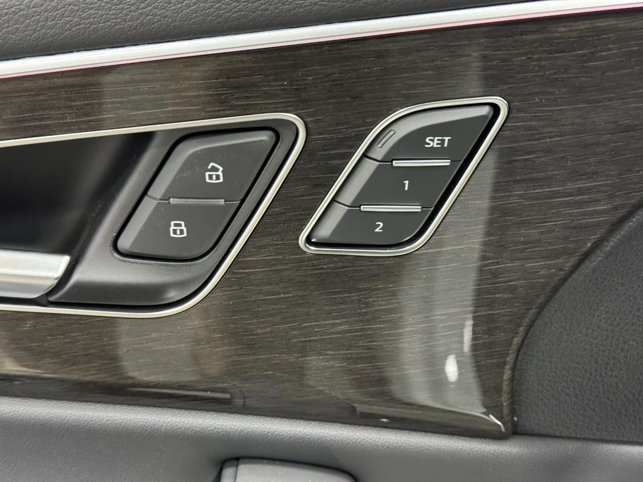 Audi Q8 Vehicle Full-screen Gallery Image 24