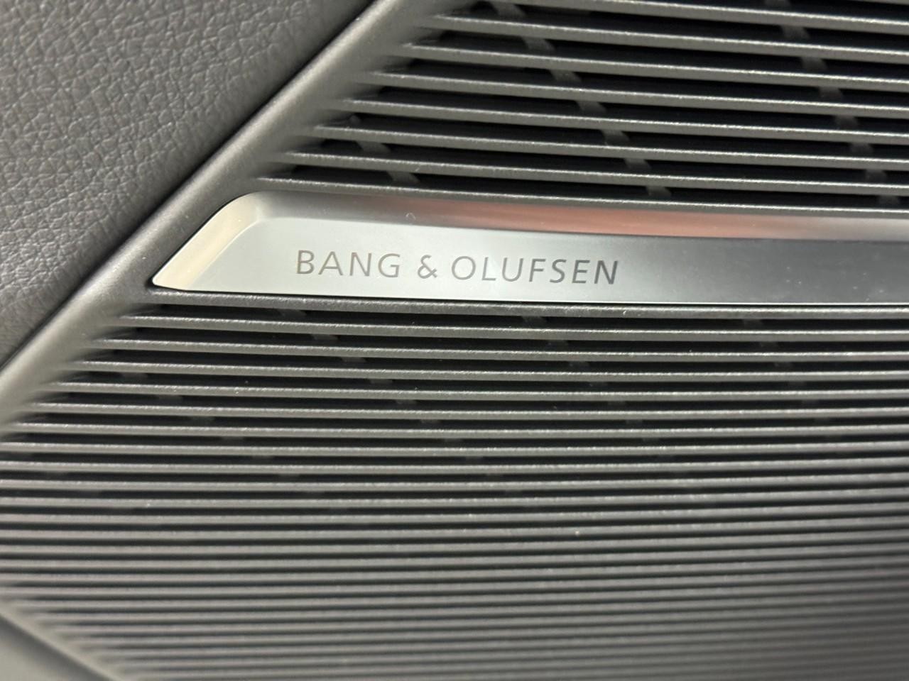 Audi Q8 Vehicle Full-screen Gallery Image 27