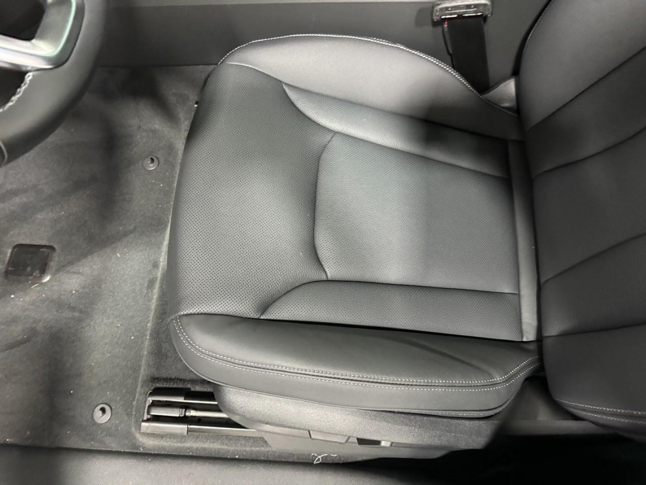 Audi Q8 Vehicle Full-screen Gallery Image 29