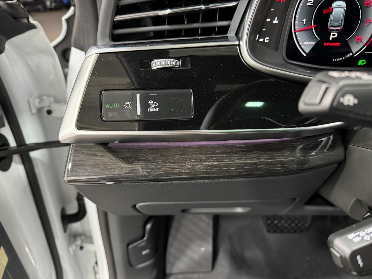 Audi Q8 Vehicle Full-screen Gallery Image 31