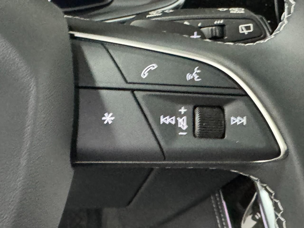 Audi Q8 Vehicle Full-screen Gallery Image 34