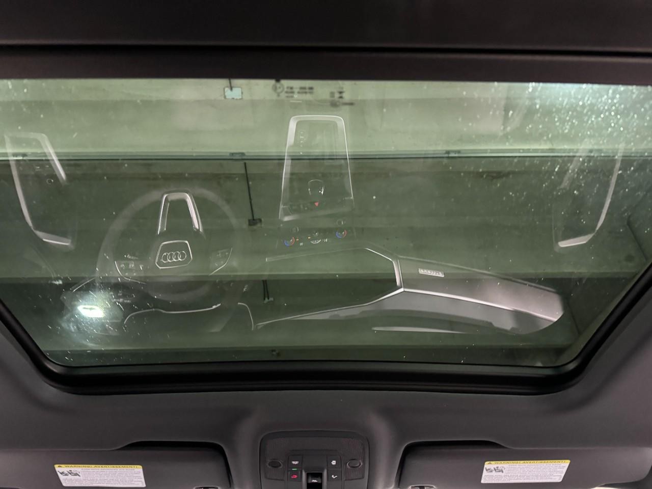 Audi Q3 Vehicle Full-screen Gallery Image 11