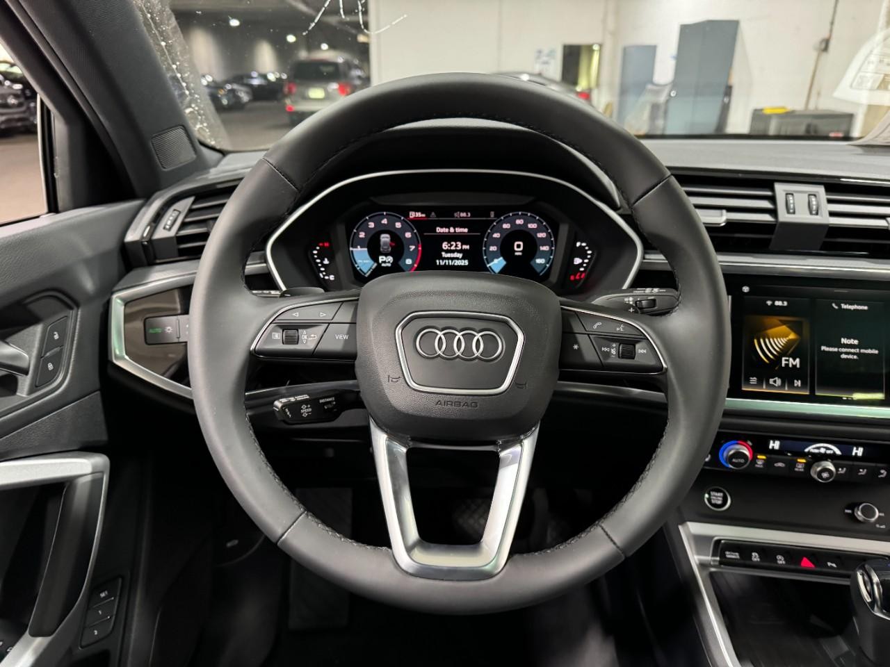 Audi Q3 Vehicle Full-screen Gallery Image 13