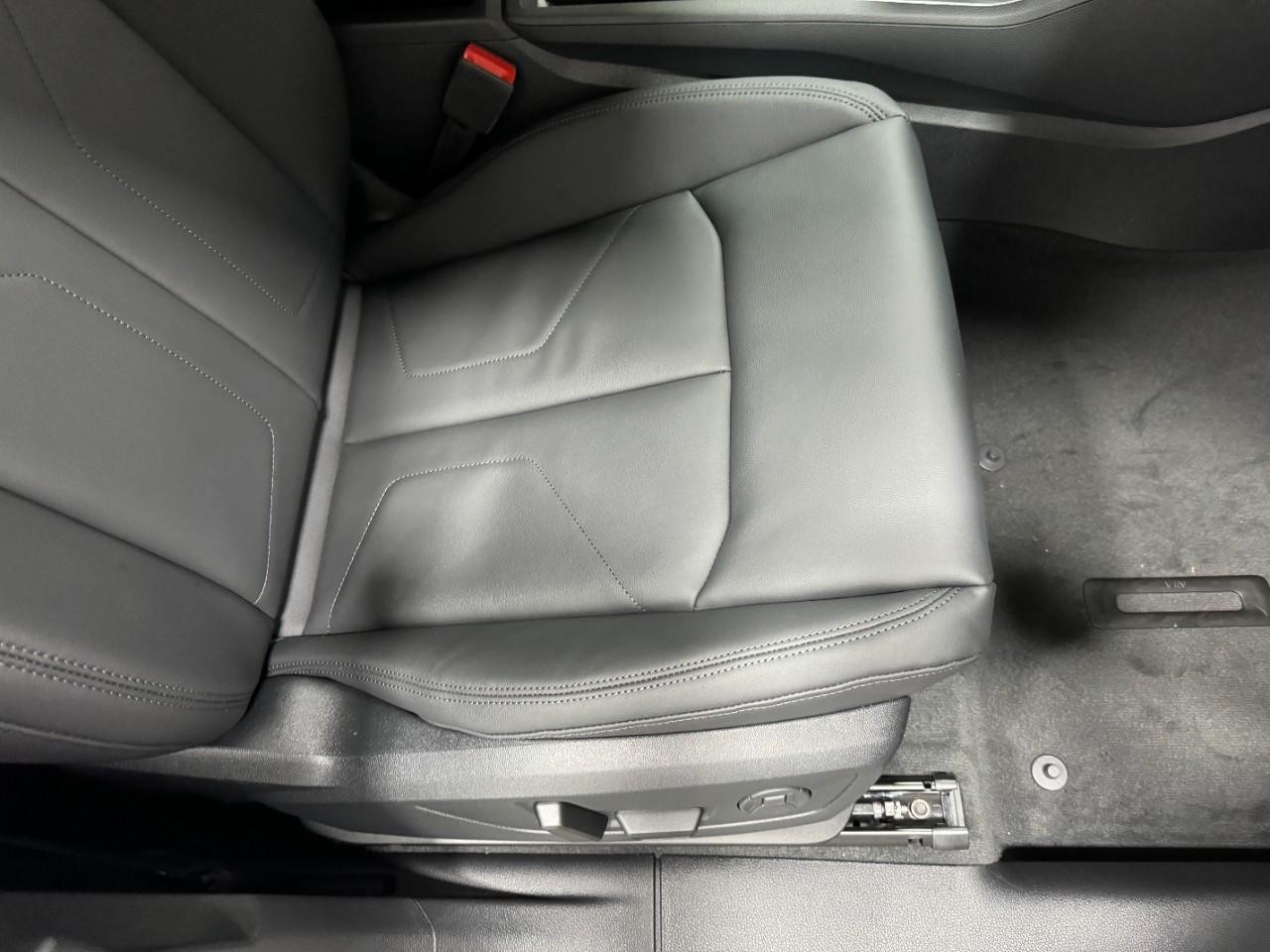 Audi Q3 Vehicle Full-screen Gallery Image 19