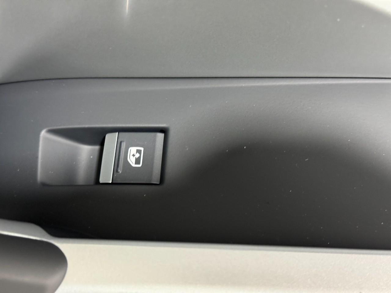 Audi Q3 Vehicle Full-screen Gallery Image 22