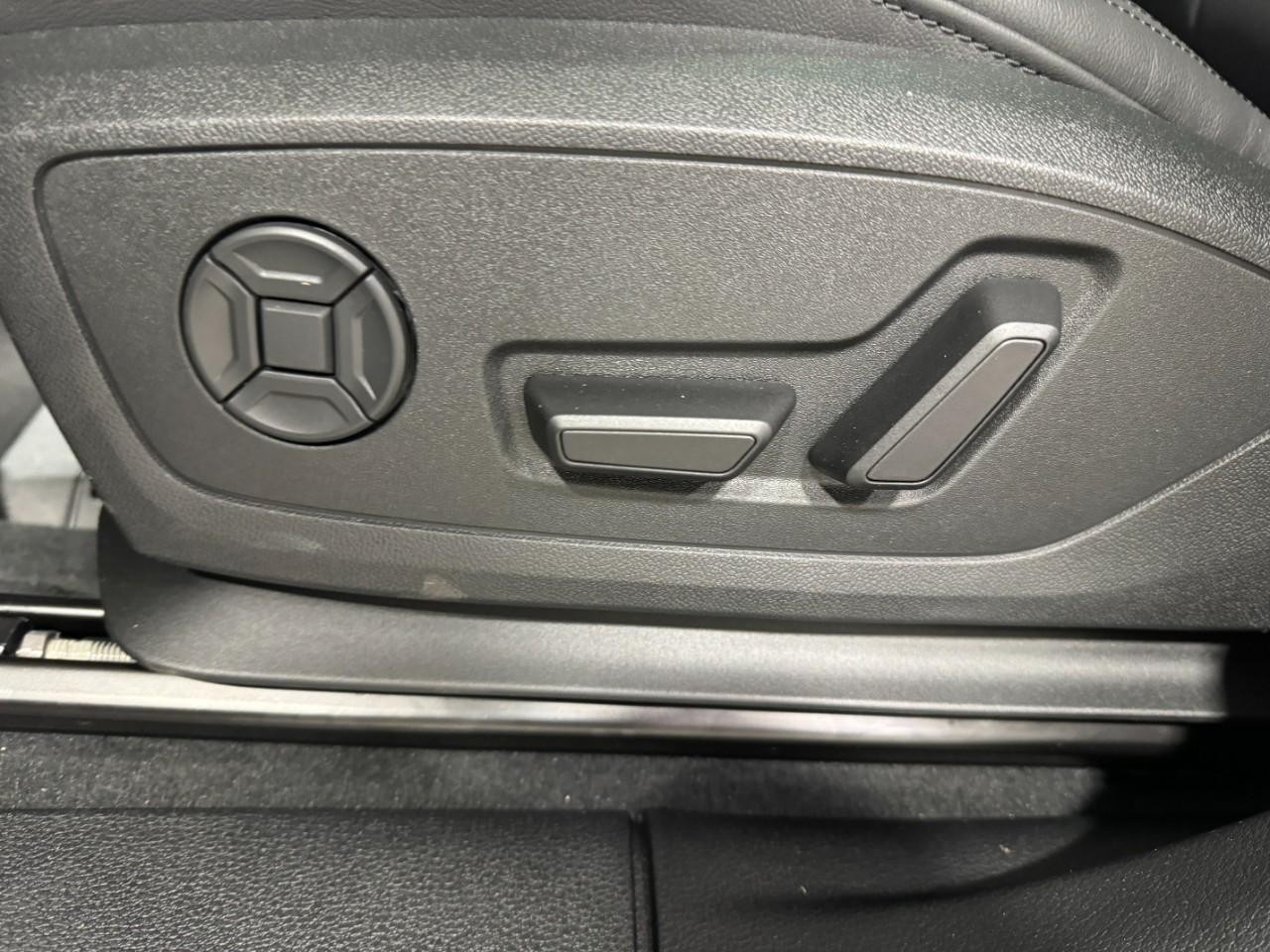 Audi Q3 Vehicle Full-screen Gallery Image 29