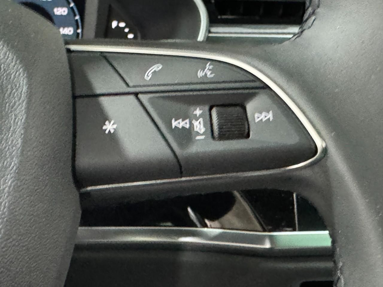 Audi Q3 Vehicle Full-screen Gallery Image 33