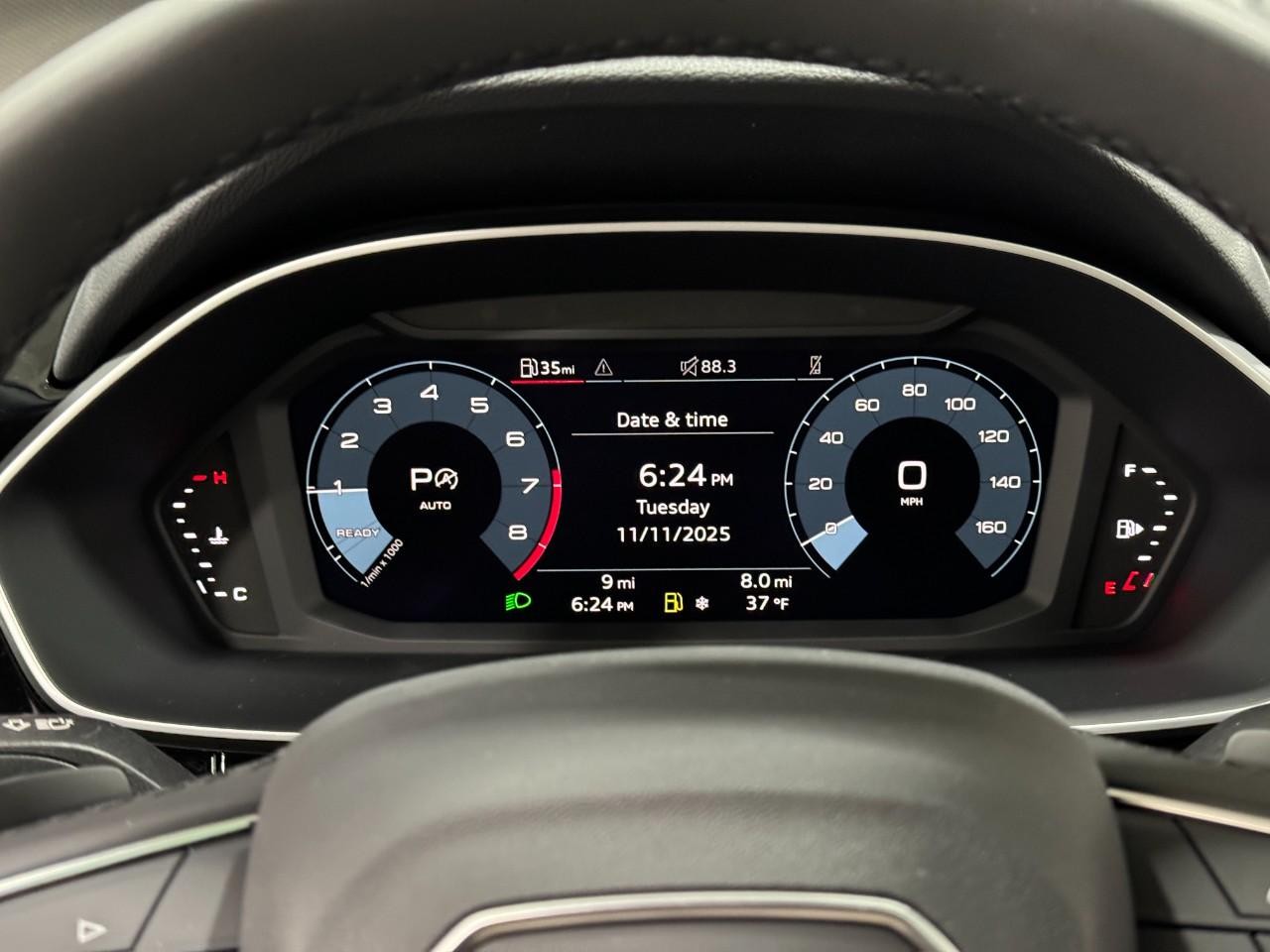 Audi Q3 Vehicle Full-screen Gallery Image 34