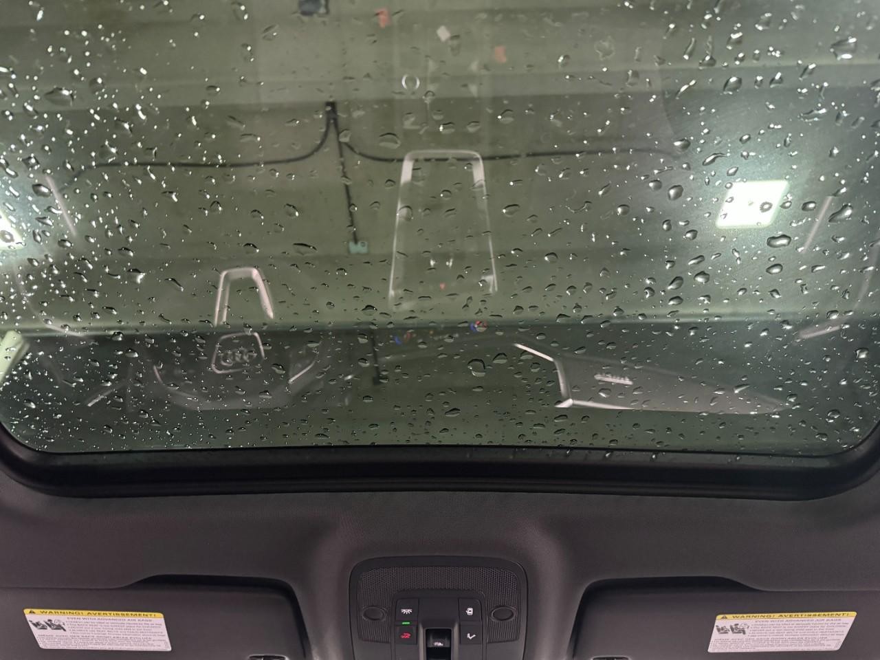 Audi Q3 Vehicle Full-screen Gallery Image 11