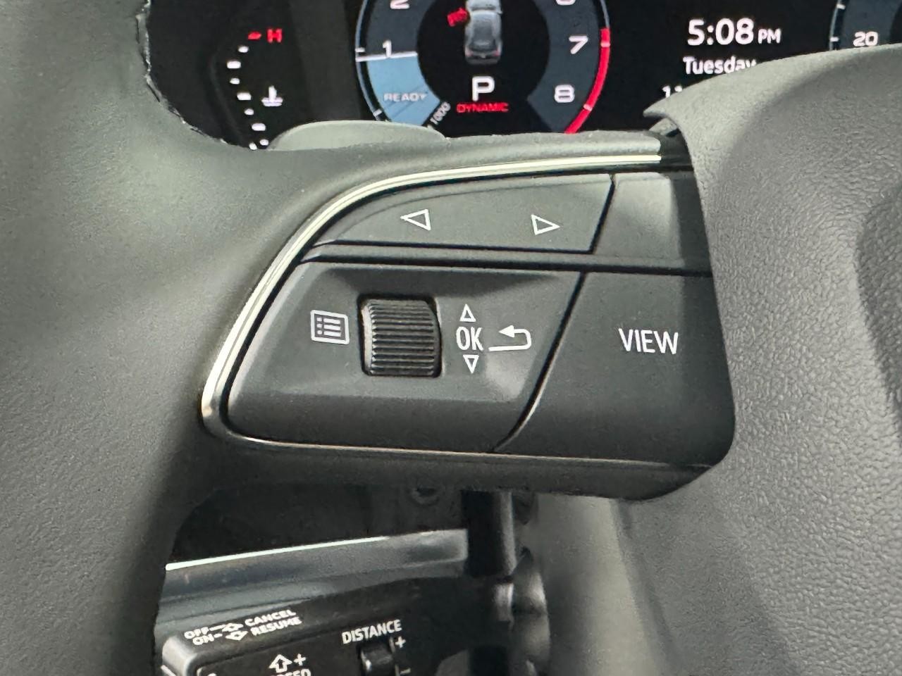 Audi Q3 Vehicle Full-screen Gallery Image 32