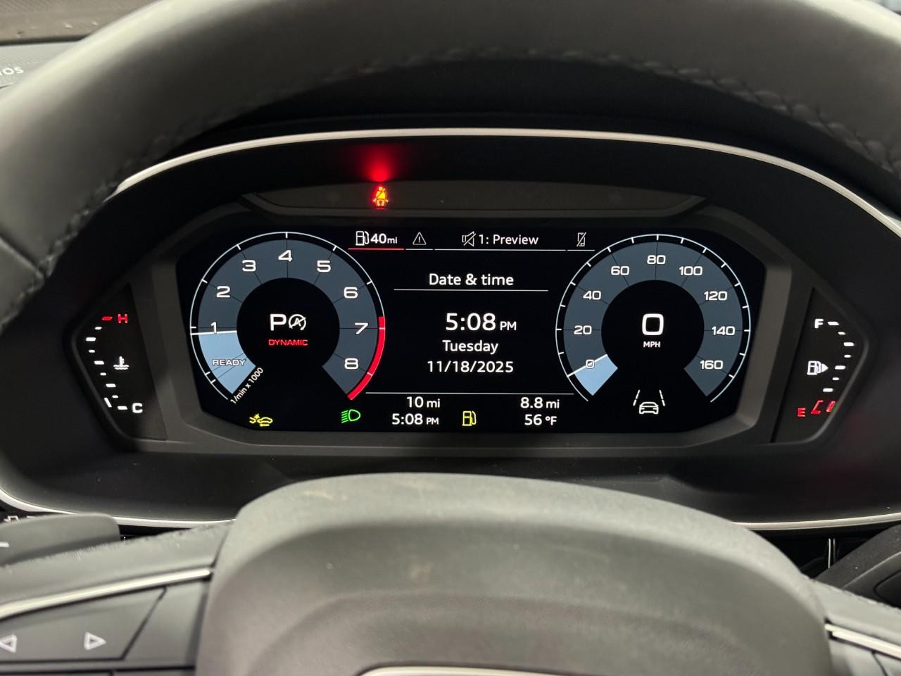 Audi Q3 Vehicle Full-screen Gallery Image 34