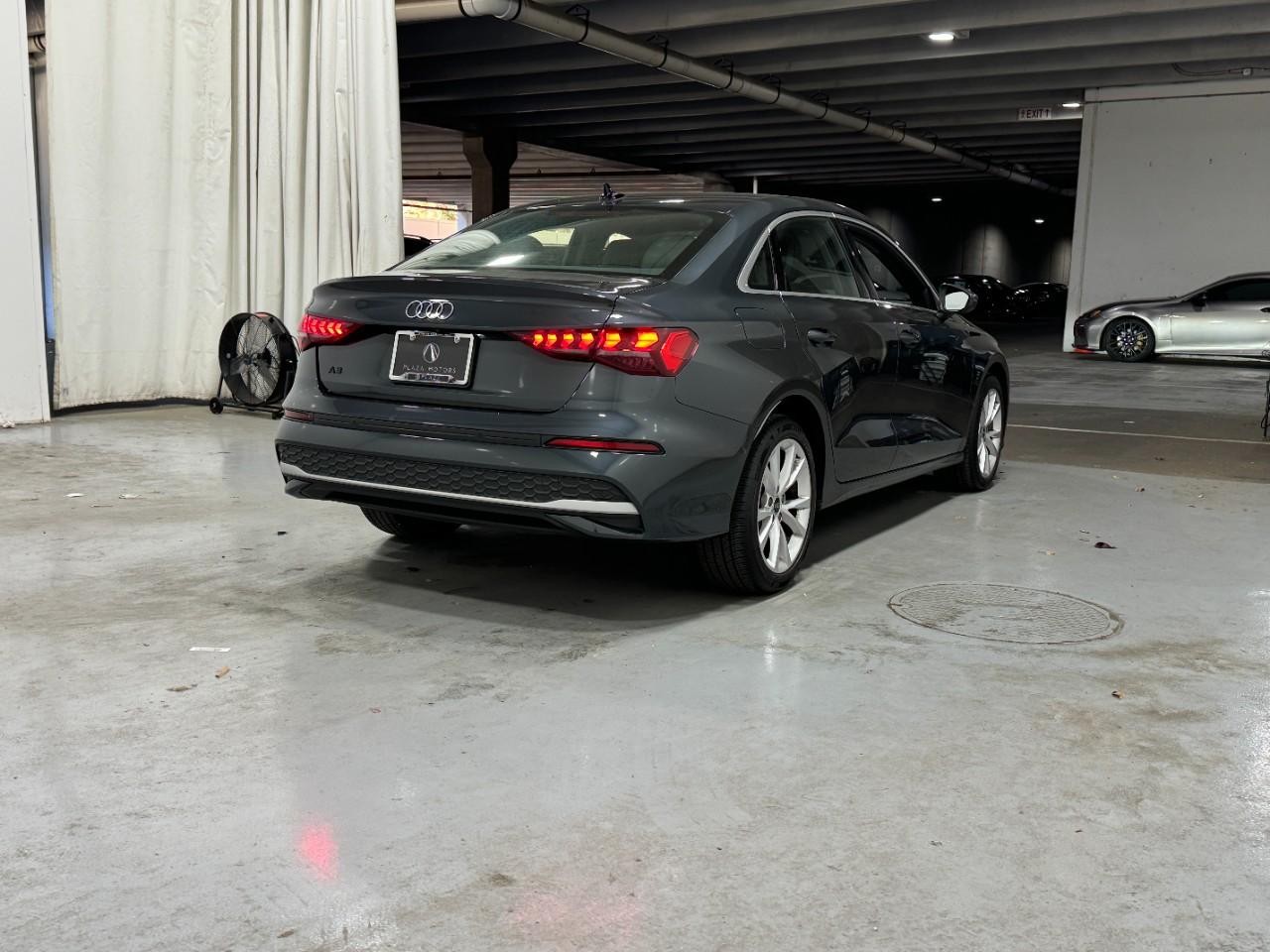 Audi A3 Vehicle Full-screen Gallery Image 04