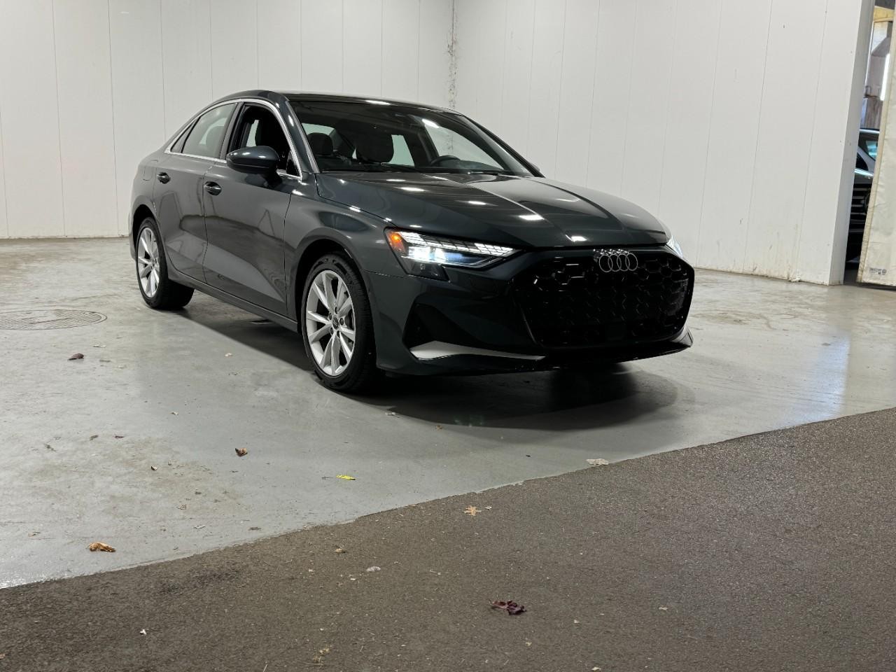 Audi A3 Vehicle Full-screen Gallery Image 06