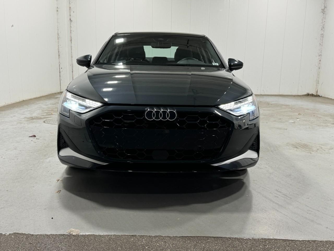 Audi A3 Vehicle Full-screen Gallery Image 07