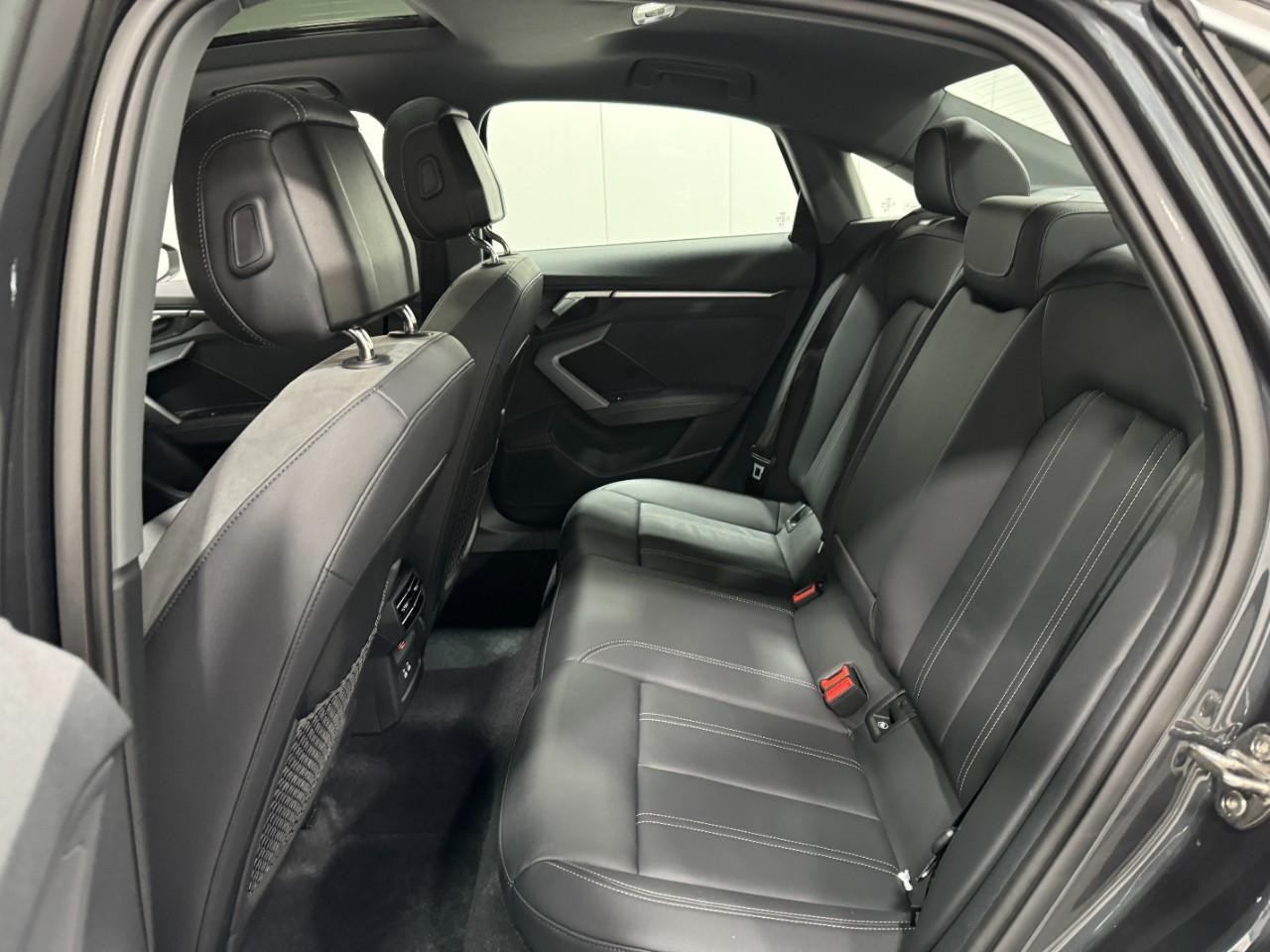 Audi A3 Vehicle Full-screen Gallery Image 08