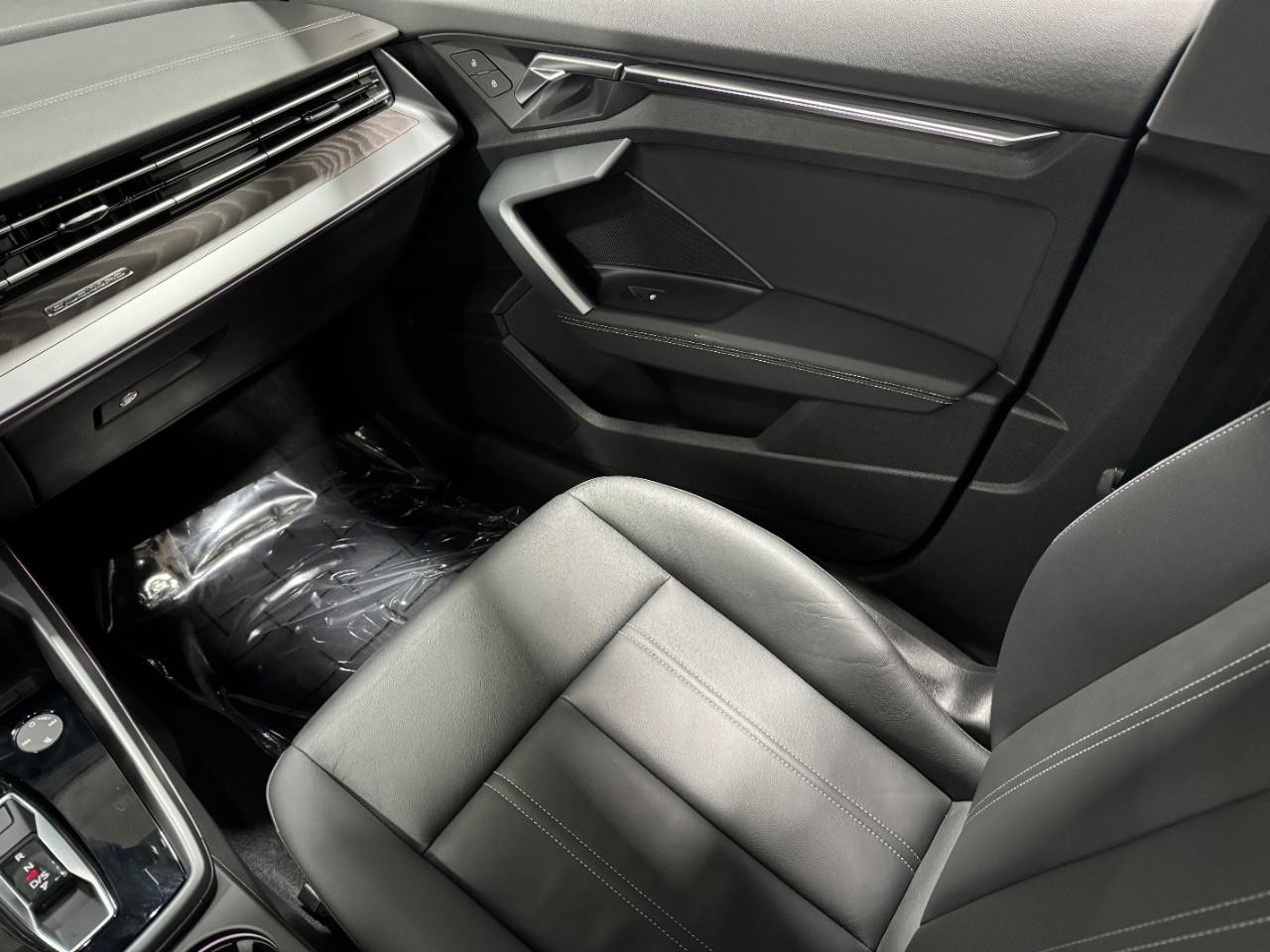 Audi A3 Vehicle Full-screen Gallery Image 17