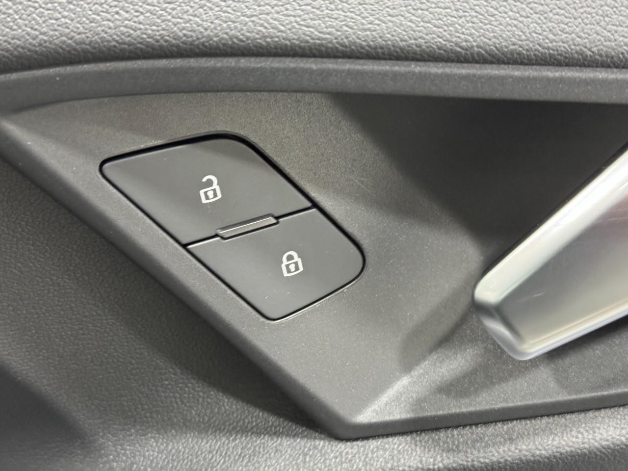 Audi A3 Vehicle Full-screen Gallery Image 21