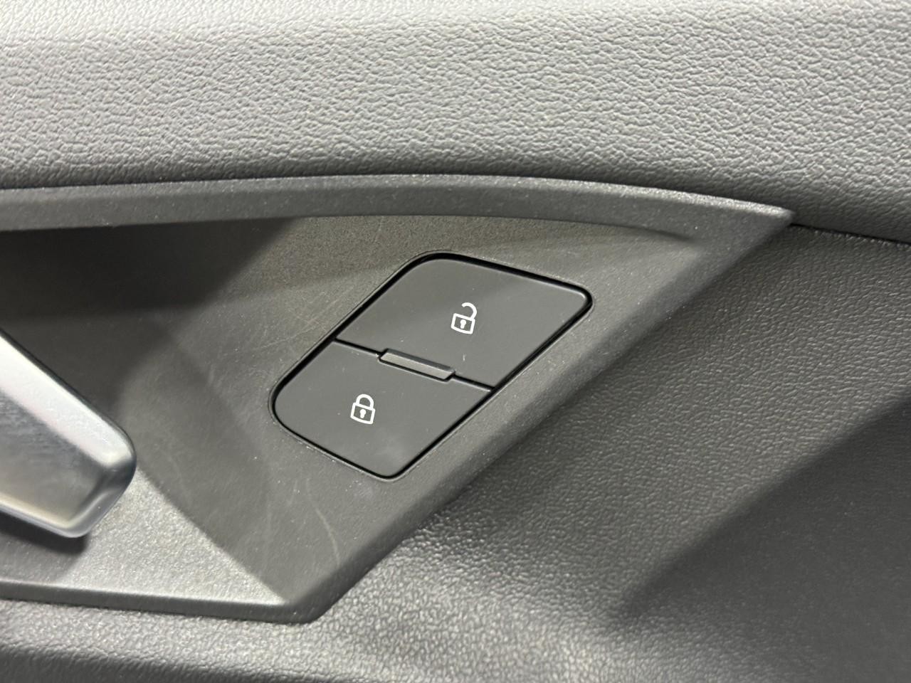 Audi A3 Vehicle Full-screen Gallery Image 23