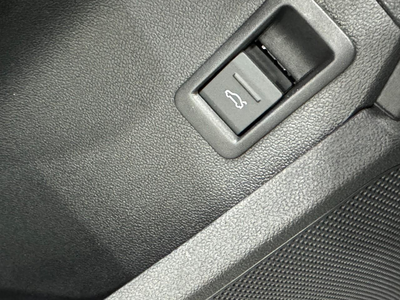 Audi A3 Vehicle Full-screen Gallery Image 26