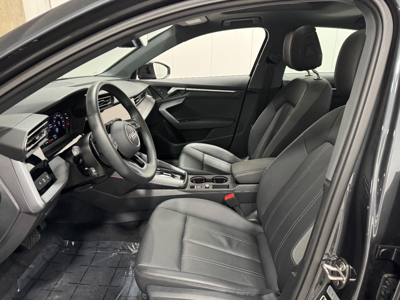 Audi A3 Vehicle Full-screen Gallery Image 27