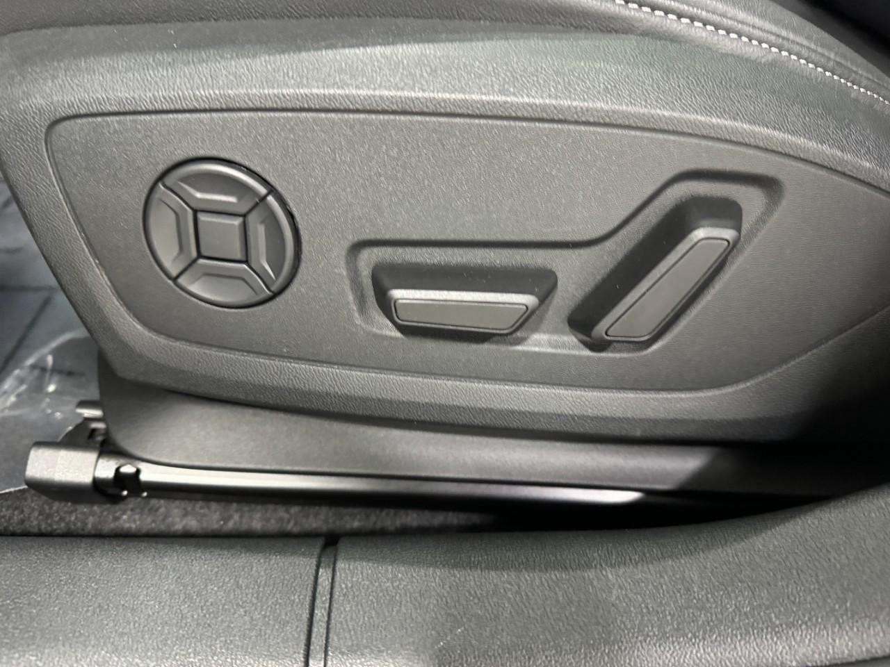 Audi A3 Vehicle Full-screen Gallery Image 29