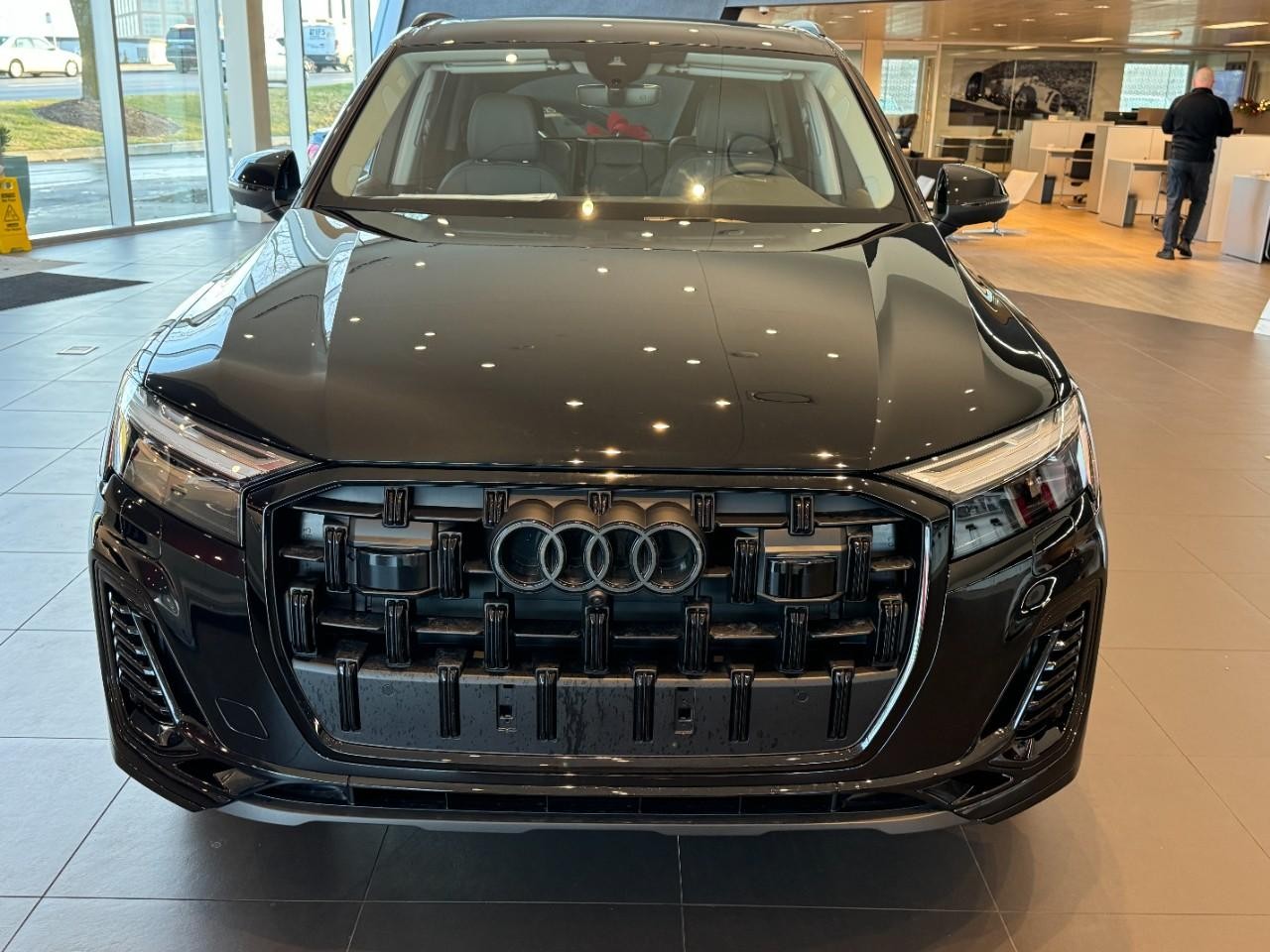 Audi Q7 Vehicle Full-screen Gallery Image 7