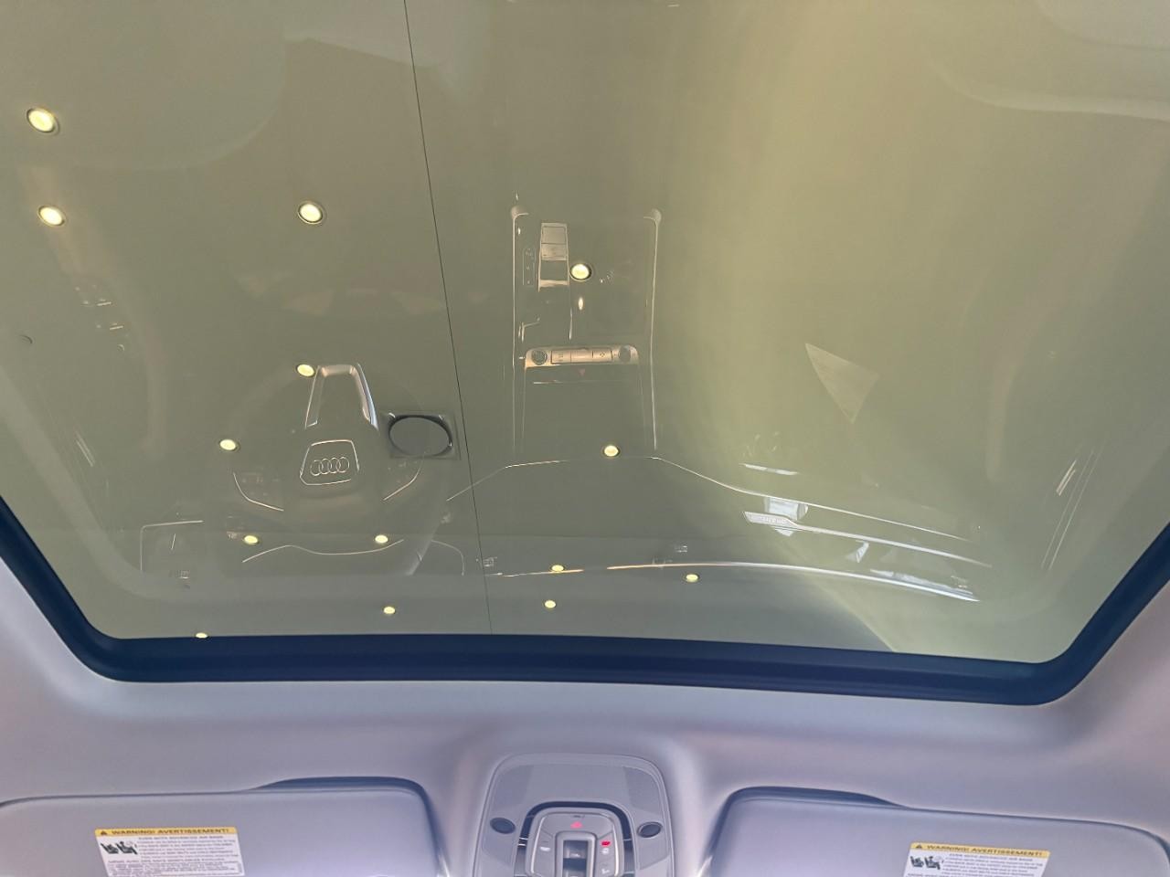 Audi Q7 Vehicle Full-screen Gallery Image 12