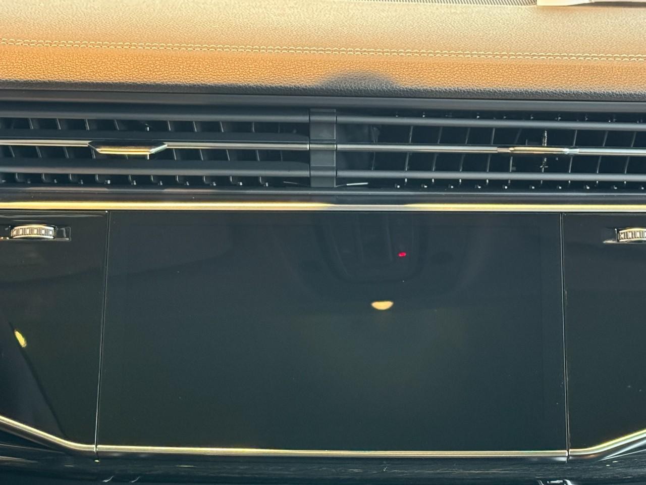 Audi Q7 Vehicle Full-screen Gallery Image 15