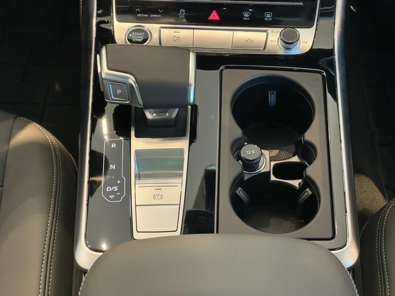 Audi Q7 Vehicle Full-screen Gallery Image 17