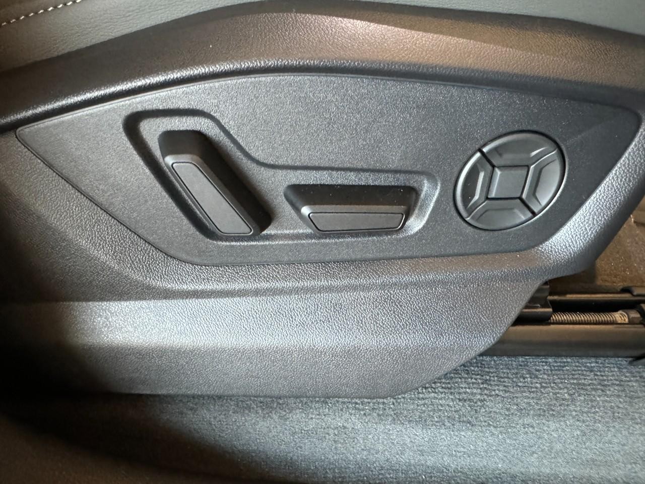 Audi Q7 Vehicle Full-screen Gallery Image 21