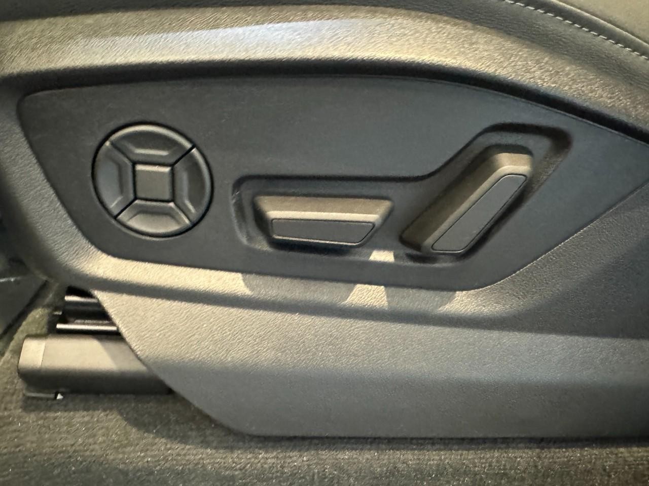 Audi Q7 Vehicle Full-screen Gallery Image 30