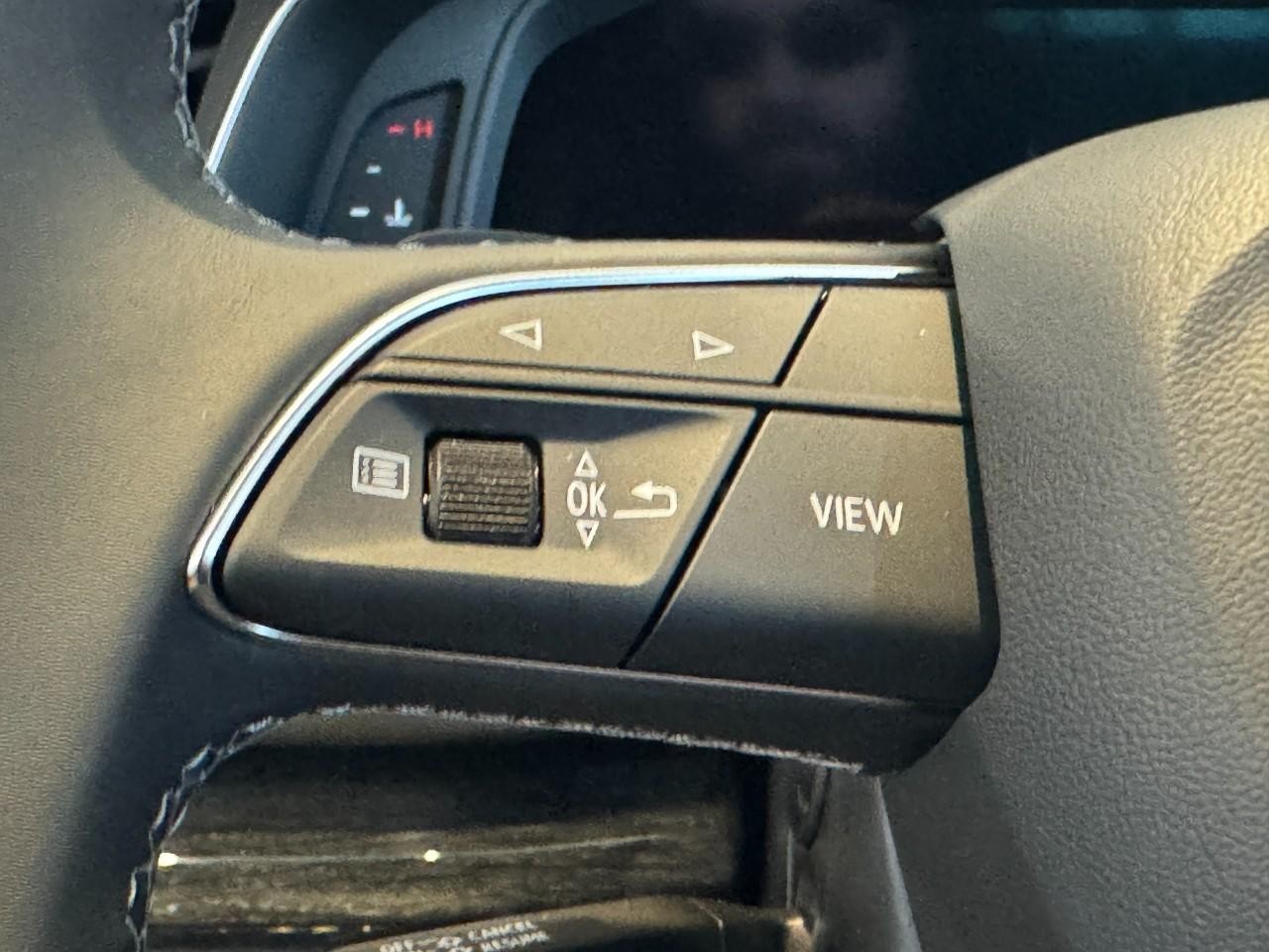 Audi Q7 Vehicle Full-screen Gallery Image 33