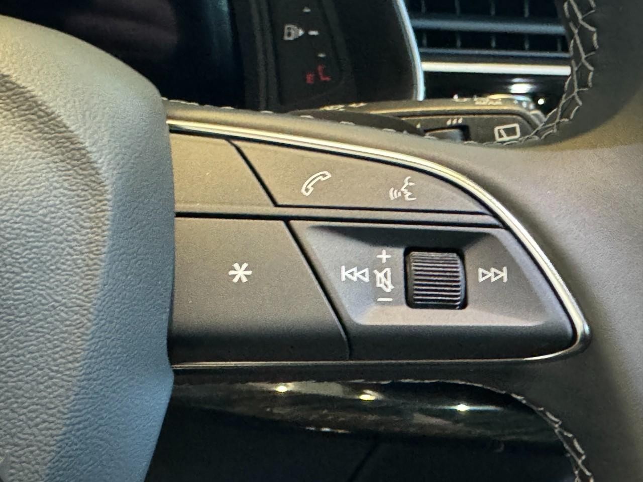 Audi Q7 Vehicle Full-screen Gallery Image 34